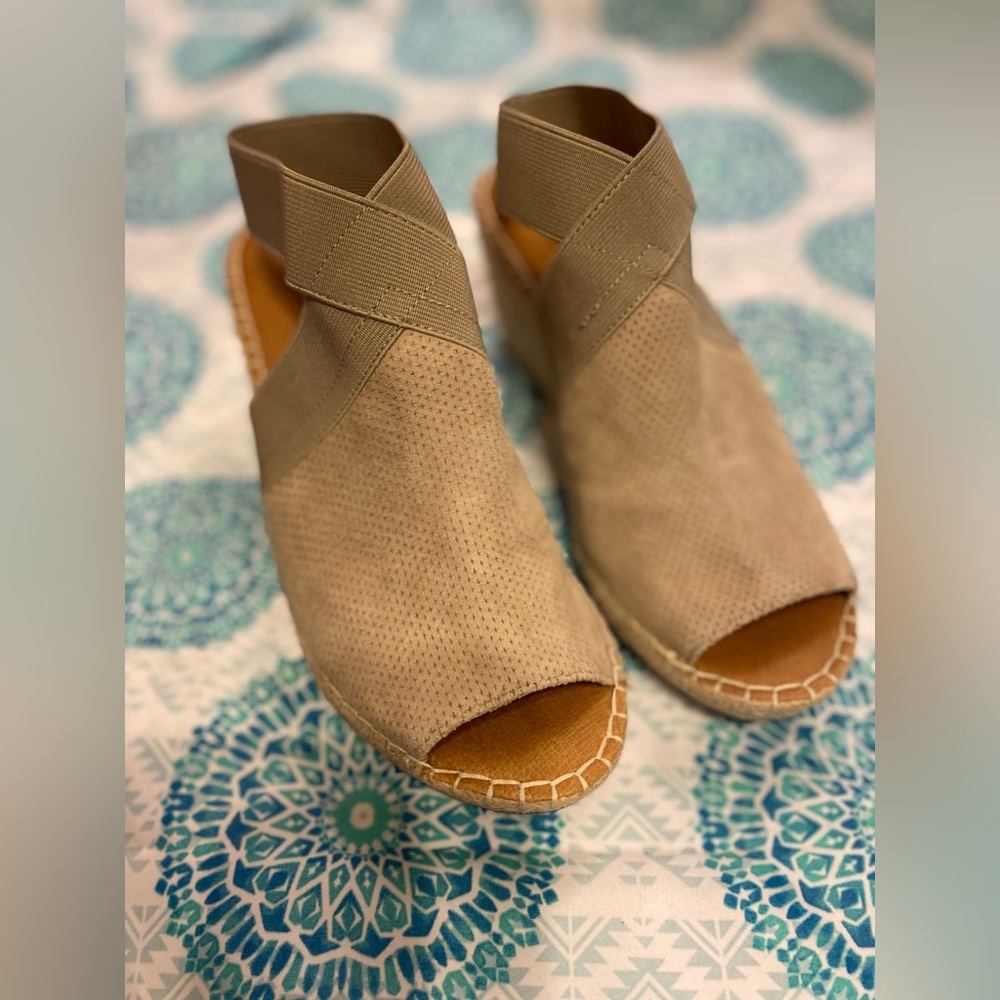 Gentle Souls Signature Kenneth Cole Colleen Espadrille Wedge 8.5 shoes stretch - Picture 6 of 7
